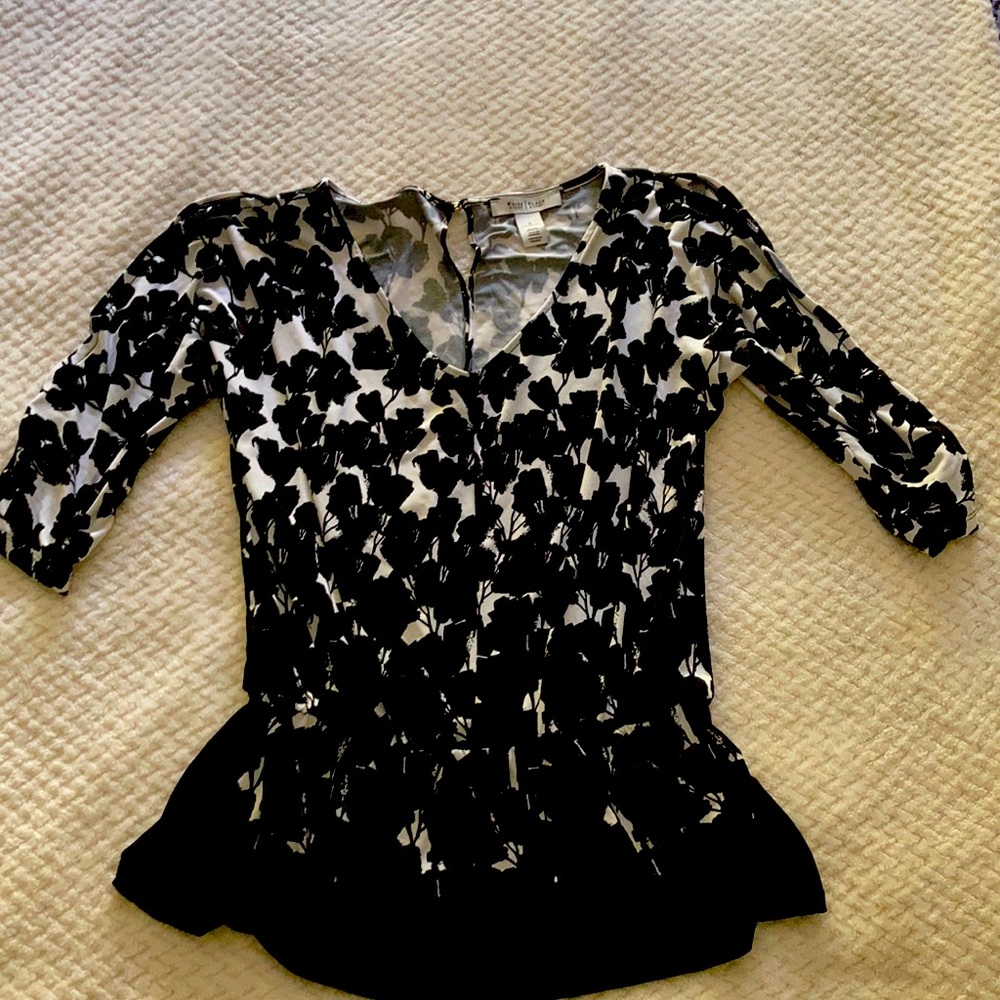 Black and white flower top